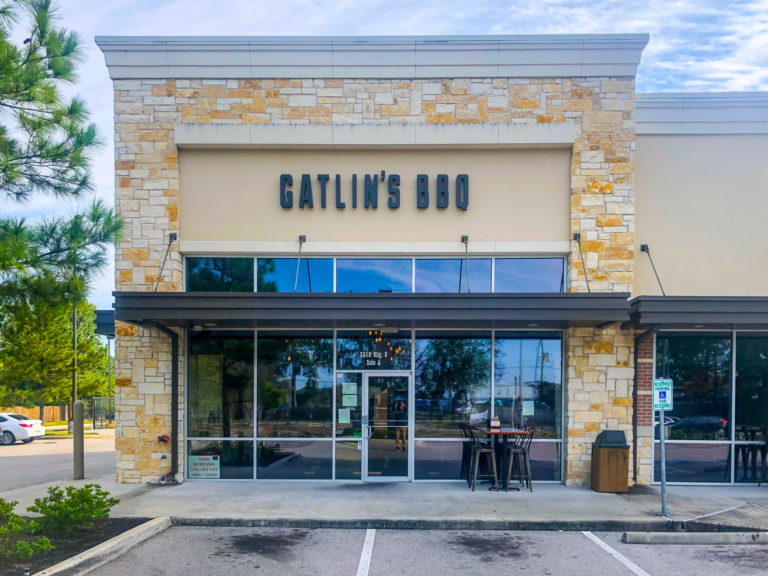 Gatlin's BBQ entrance